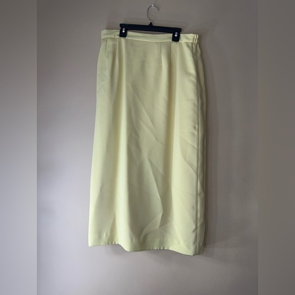 Lily & Taylor Dresses & Skirts - Lily‎ & Taylor New York yellow size 16 skirt made in the u.s.a